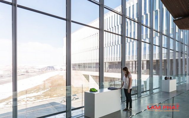 dùng kính 2 lớp chống nóng